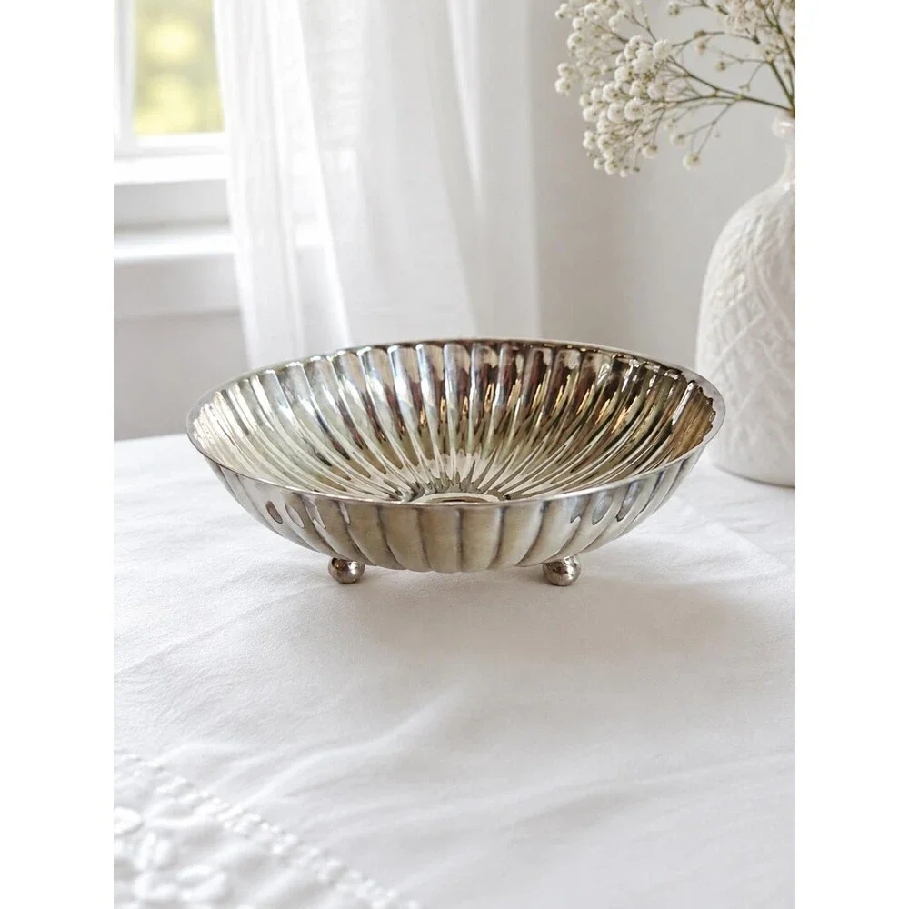 Unbranded beautiful vintage